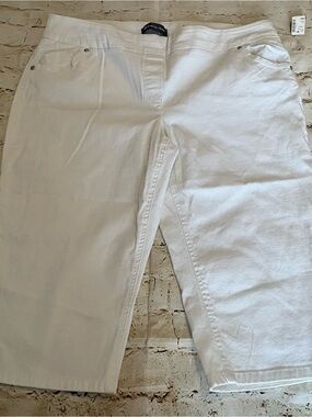 Reitmans White Cropped Jeans Fits small IMO
